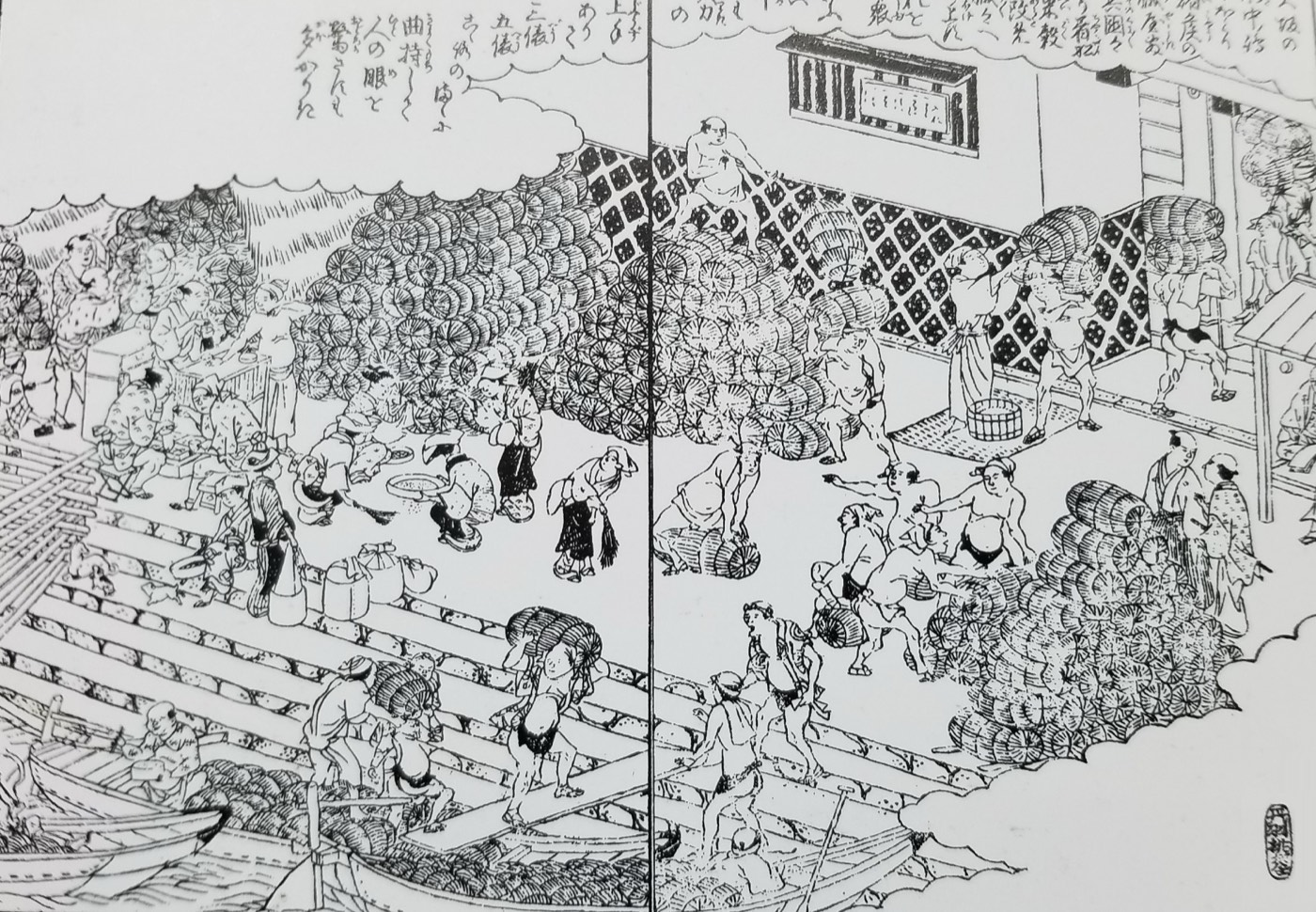 『摂津名所図会』の堂島の米市。川岸の石段に舟が着き、人足が俵を担いで板を渡って揚げ、岸には米俵が山のように積まれ、女たちがこぼれた米を掃き集めている